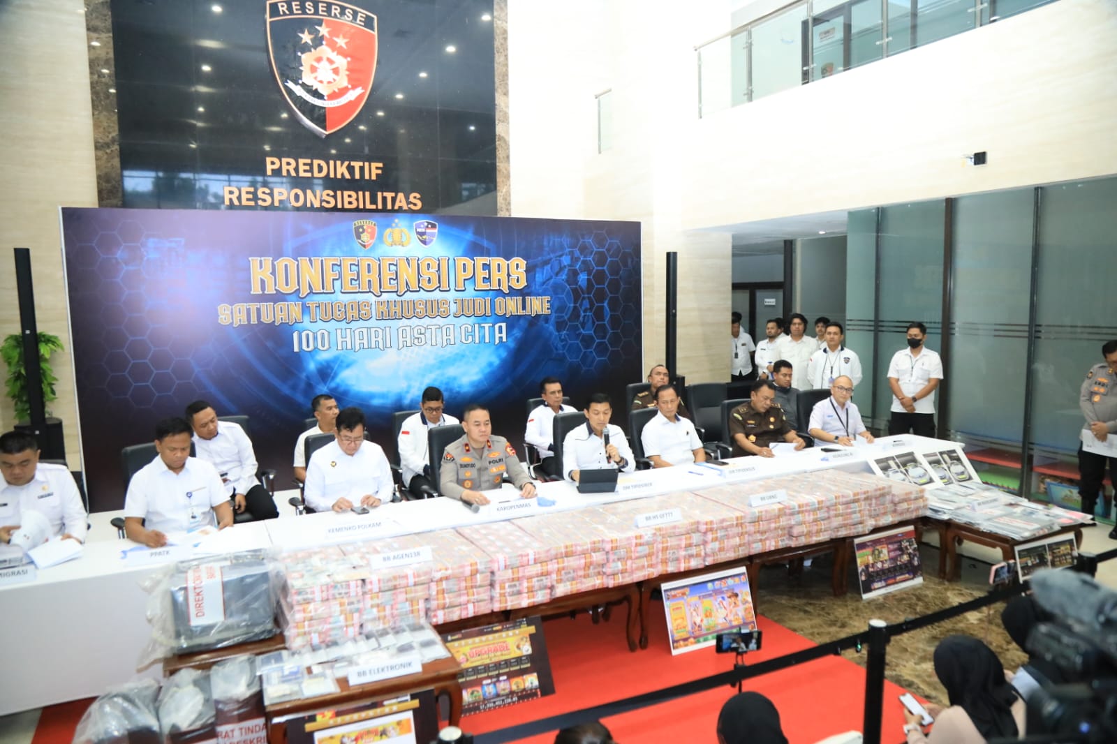 Pemerintah Berhasil Ungkap Jaringan Besar Judi Daring Internasional