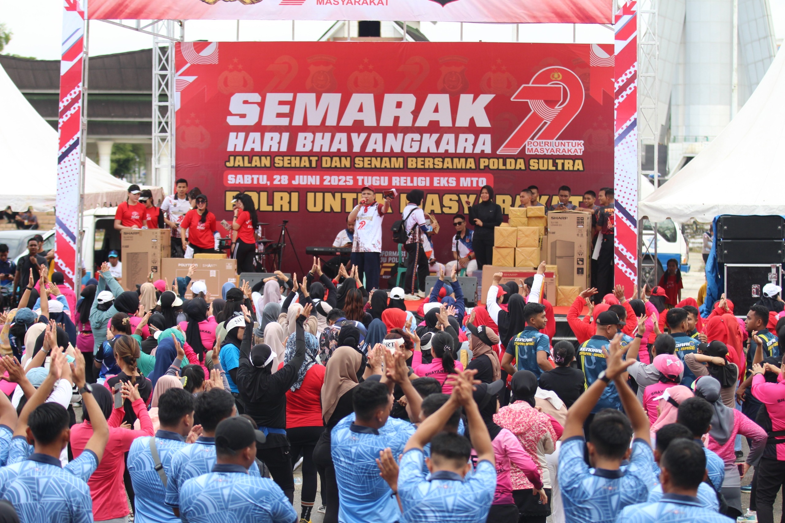 Semarak Hari Bhayangkara ke-79, Polda Sultra Gelar Jalan Sehat dan Senam Bersama di Ex MTQ Kendari